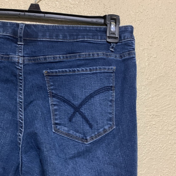 Christopher & Banks Jeans 12P Blue Stretchy Embroidery Straight Mid Rise Cotton - Picture 13 of 16